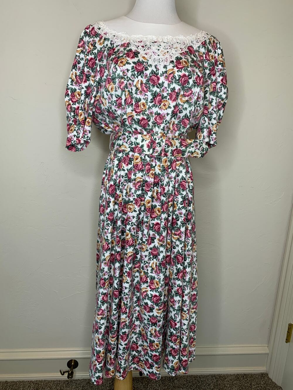 Vintage Floral Dress Cream Lace Bib Collar Sz ? Medium Lolita Retro